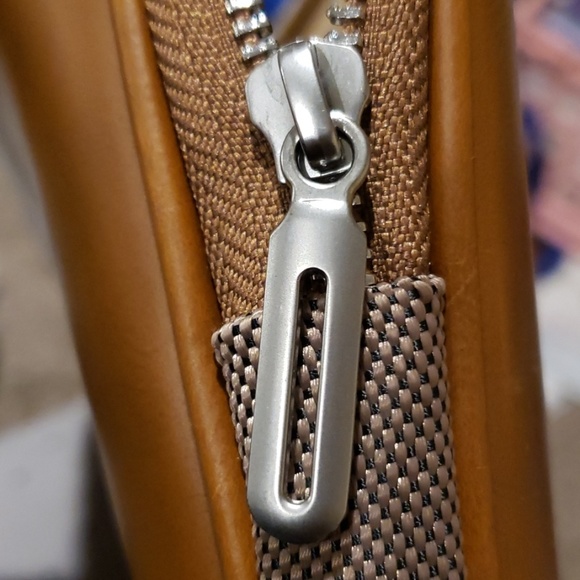 NWOT Black Web Laptop Sleeve - Picture 3 of 4